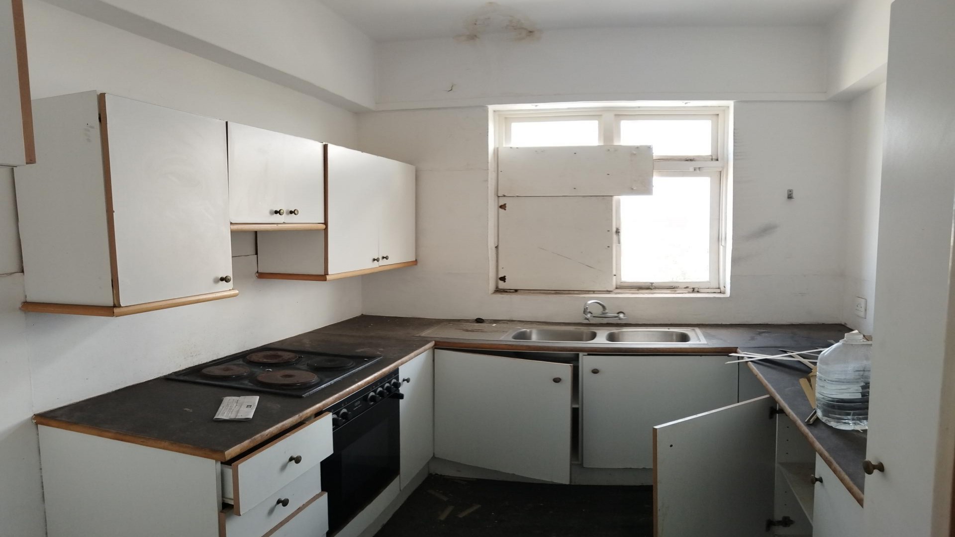 Kitchen of property in Port Elizabeth Central