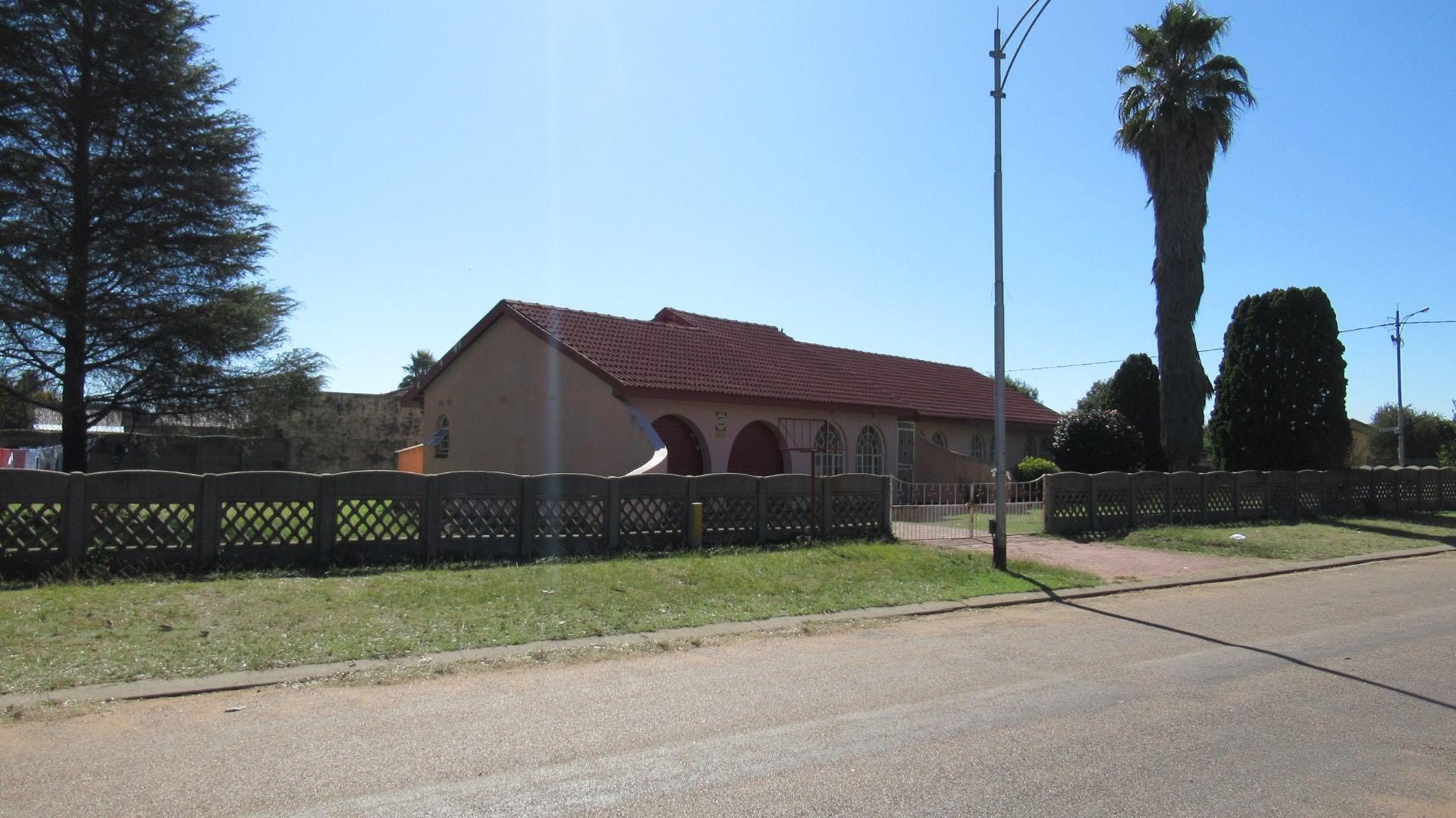 Front View of property in Modder East