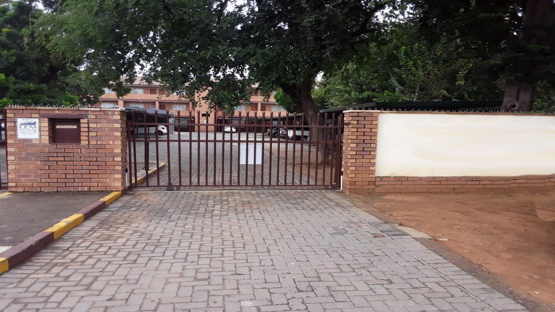 Front View of property in Rustenburg