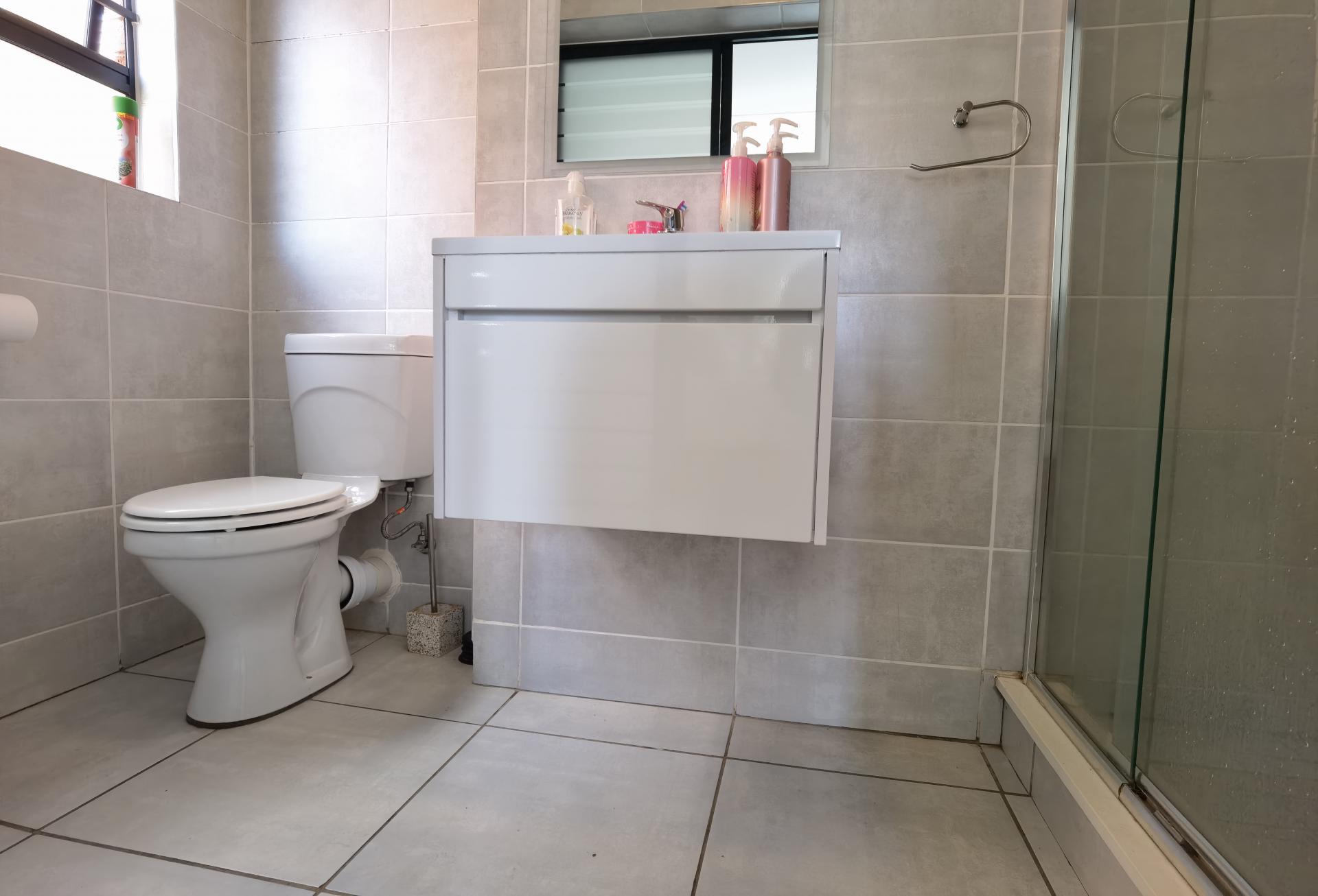 Main Bathroom of property in Zwartkoppies
