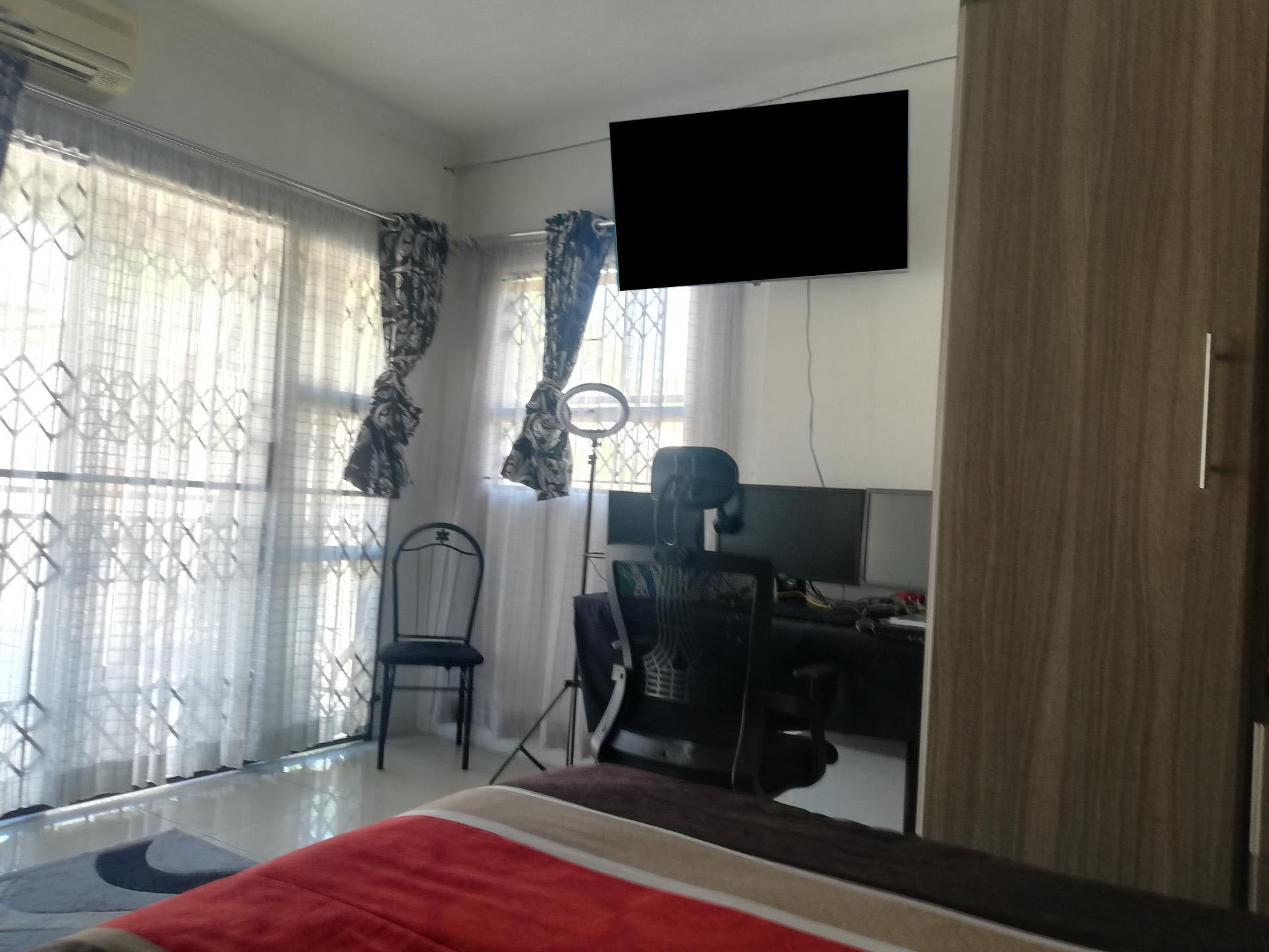 Bed Room 2 of property in Chatsworth - KZN