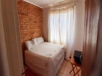 Bed Room 2 - 12 square meters of property in Finsbury