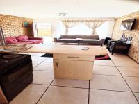 Lounges - 11 square meters of property in Finsbury
