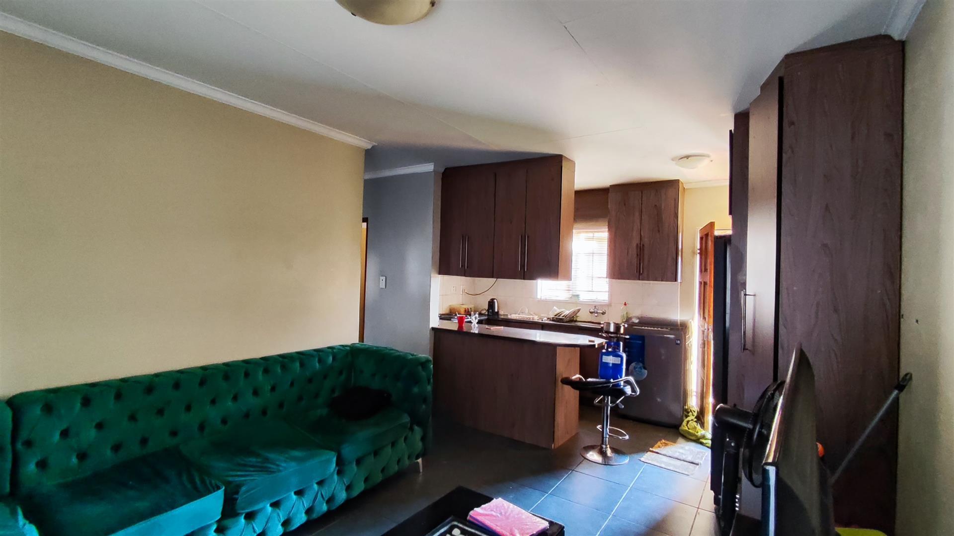 Lounges - 16 square meters of property in Selcourt