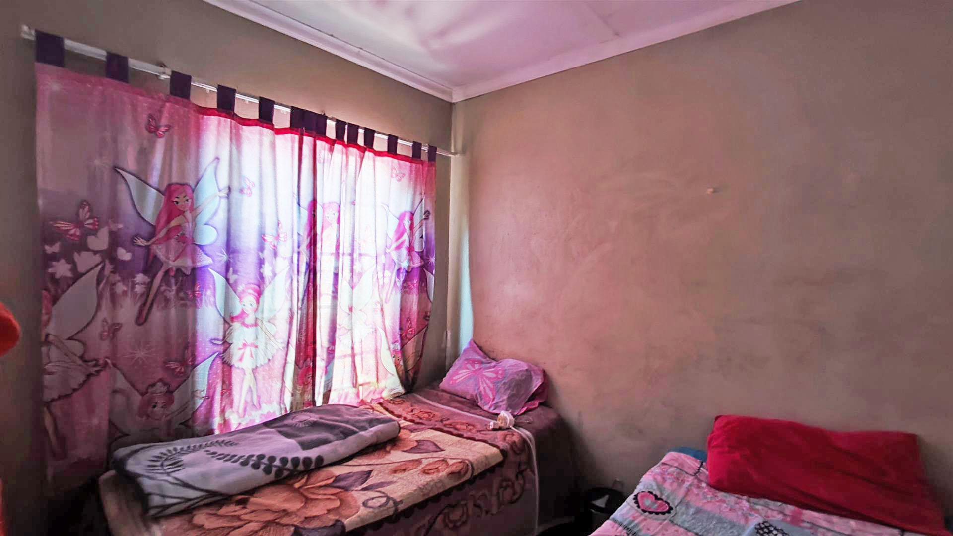 Bed Room 1 - 9 square meters of property in Selcourt