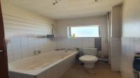 Bathroom 1 of property in Silverton