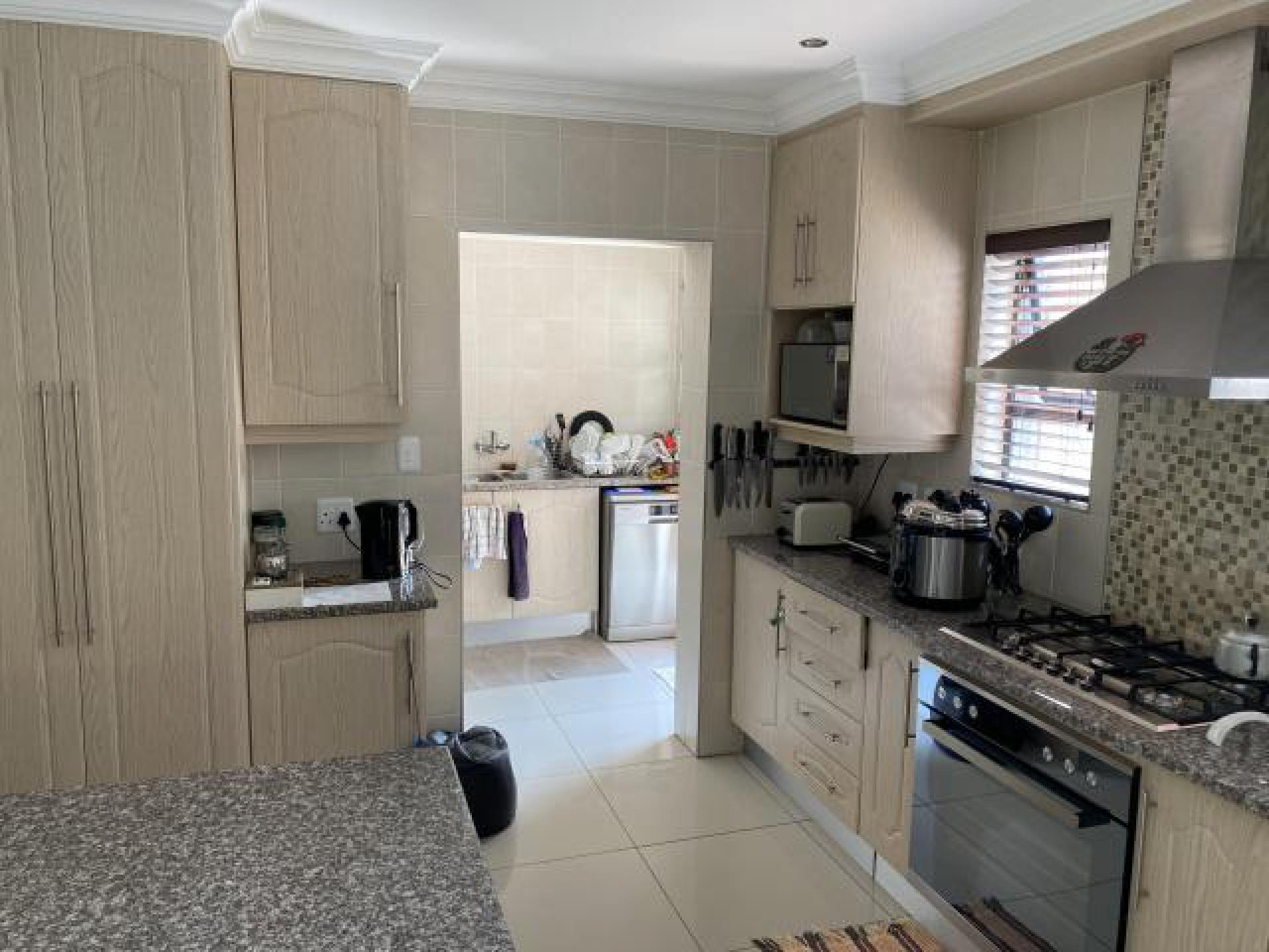 Kitchen - 18 square meters of property in Montana