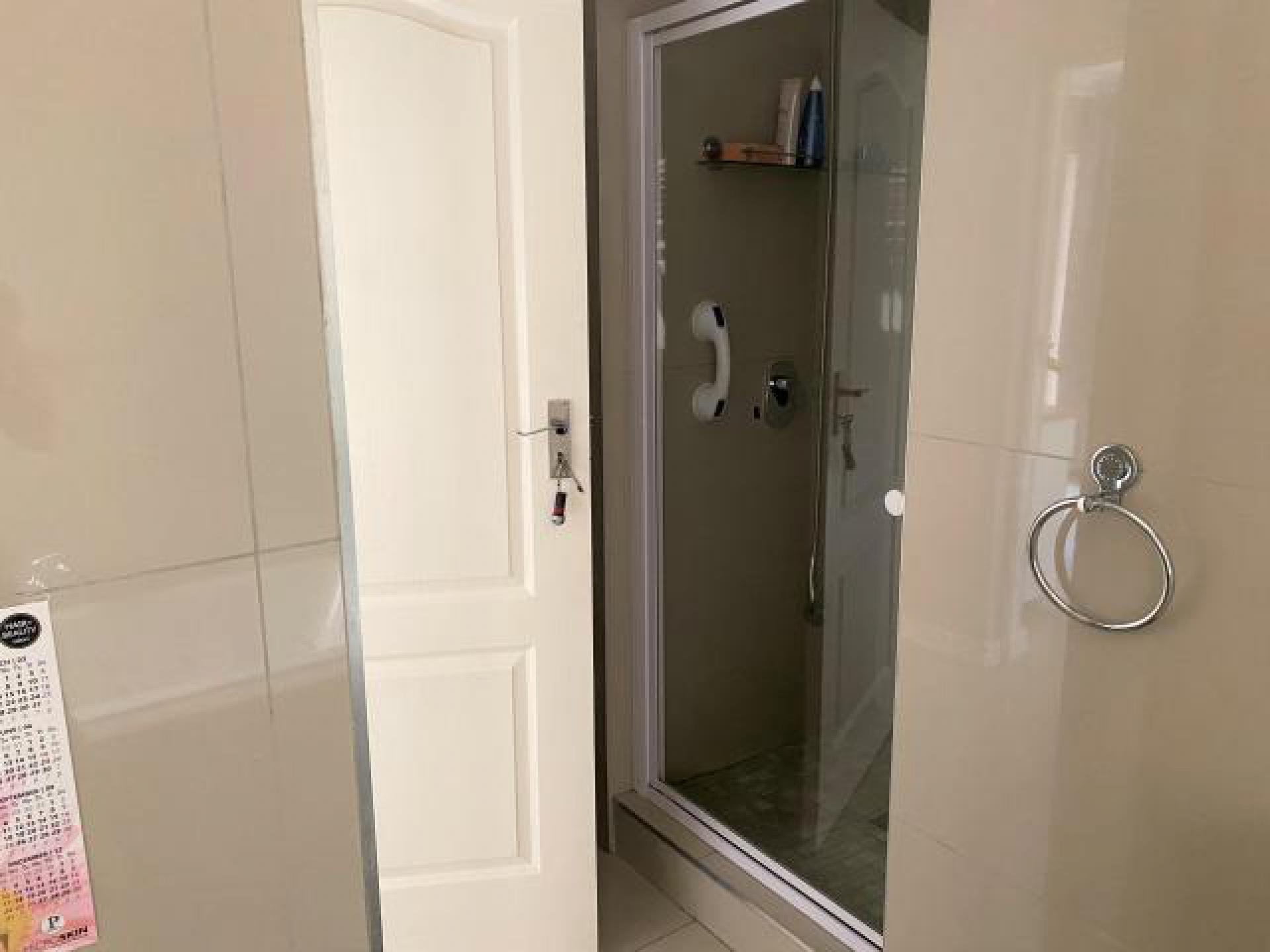 Bathroom 1 - 8 square meters of property in Montana