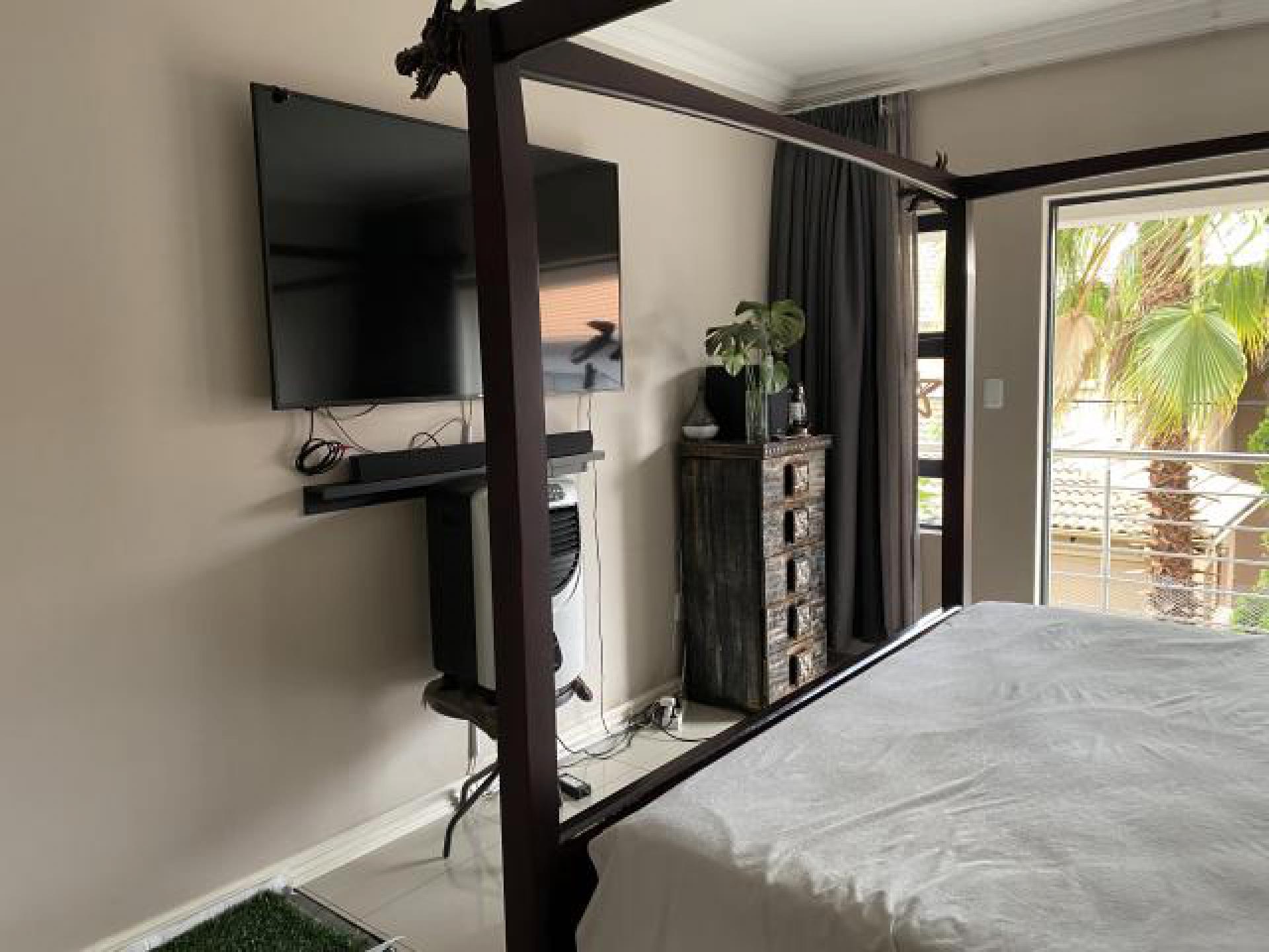 Main Bedroom - 34 square meters of property in Montana