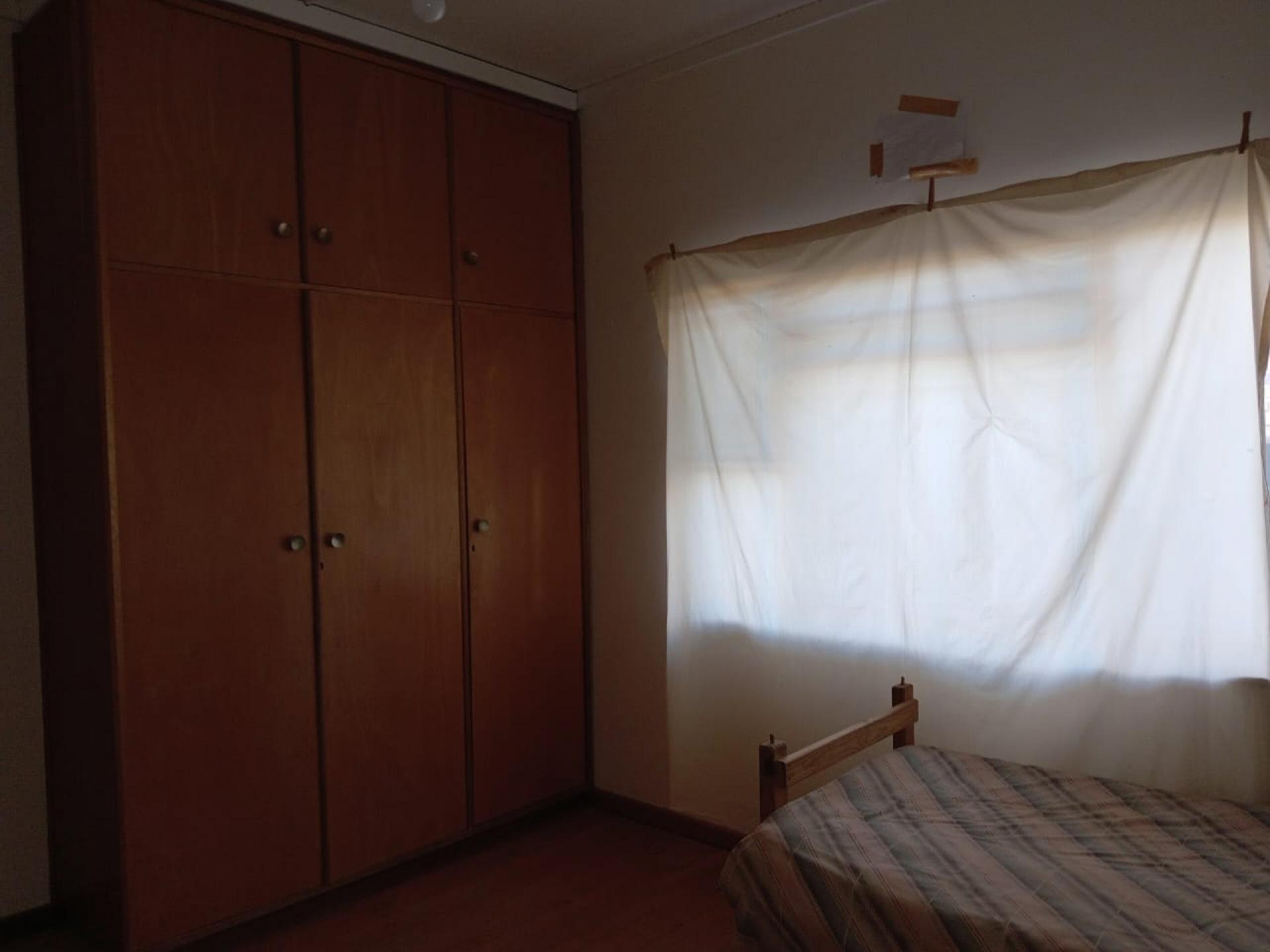 Bed Room 2 of property in Loeriesfontein
