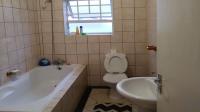 Bathroom 1 - 8 square meters of property in Levallia