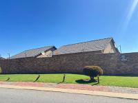 Front View of property in Ormonde