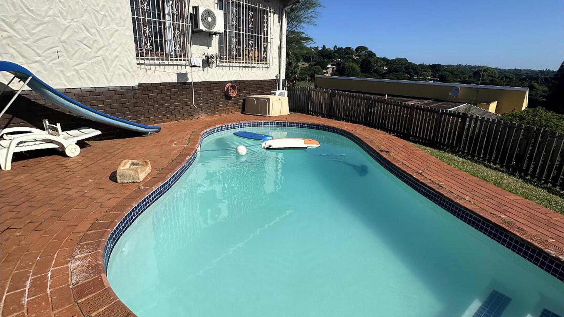 Swimming Pool of property in Glen Hills (Stanger)