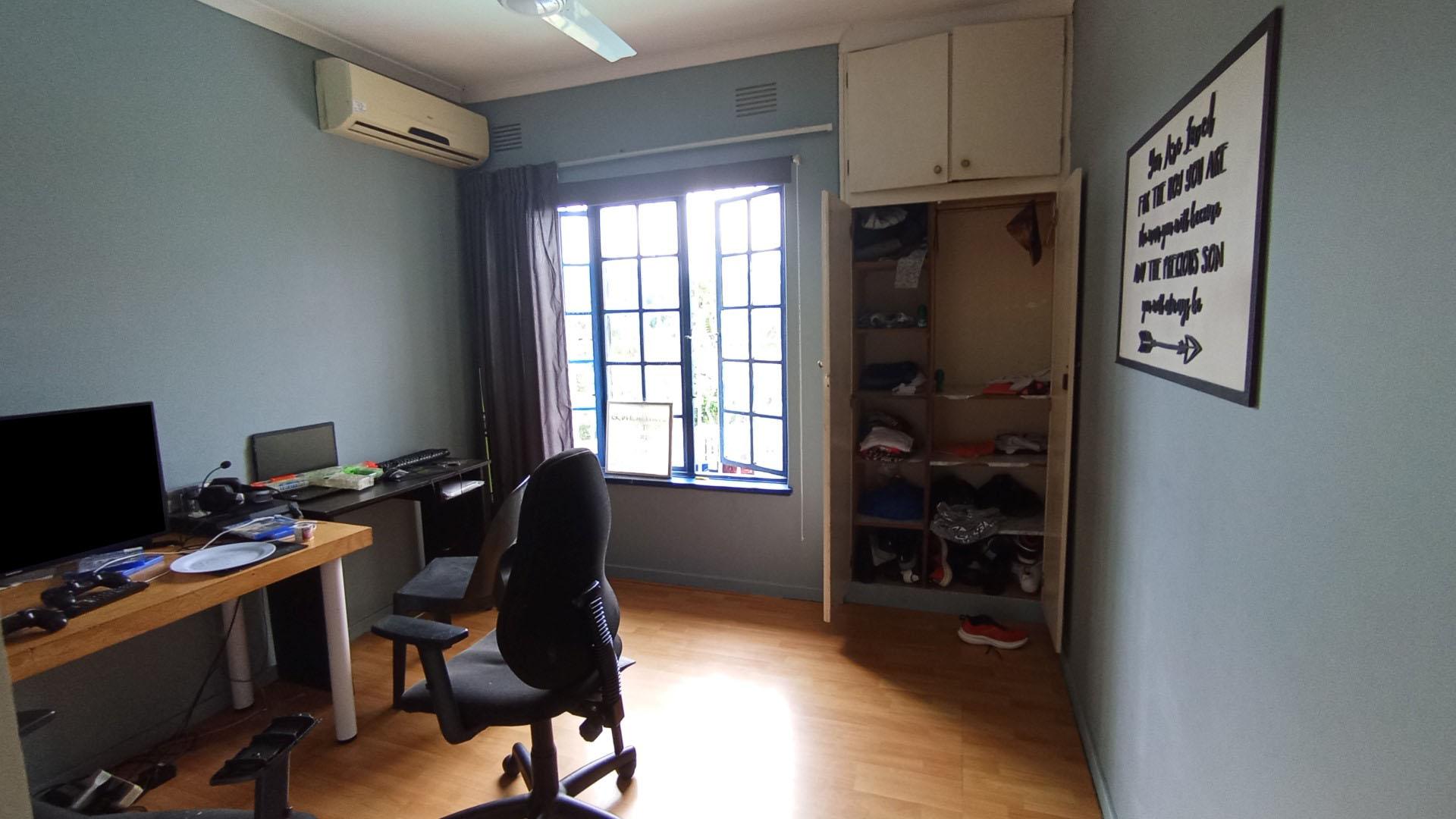 Bed Room 2 - 13 square meters of property in Glen Hills