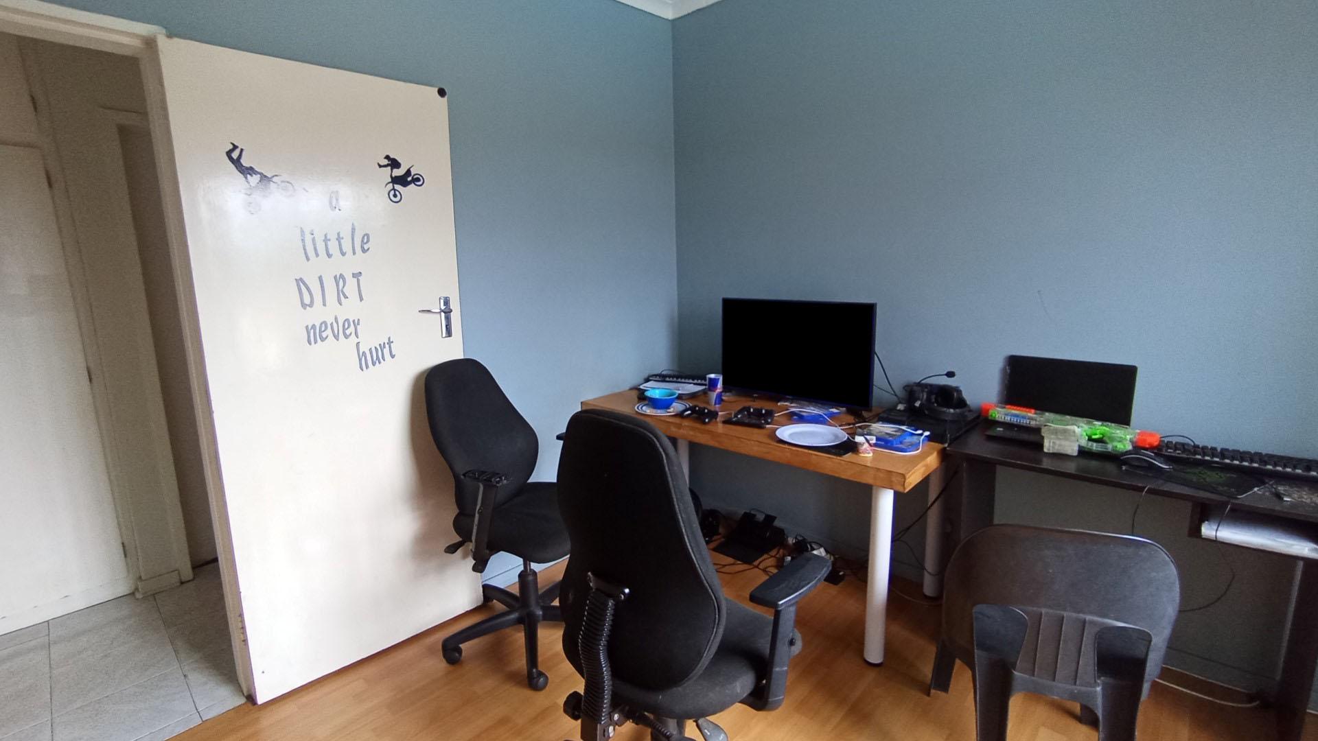 Bed Room 2 - 13 square meters of property in Glen Hills