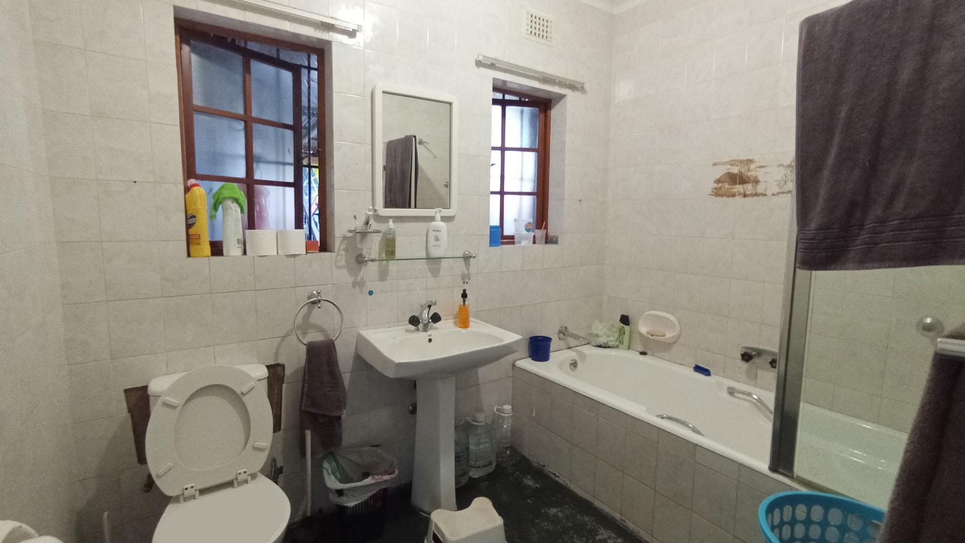 Bathroom 1 - 8 square meters of property in Glen Hills