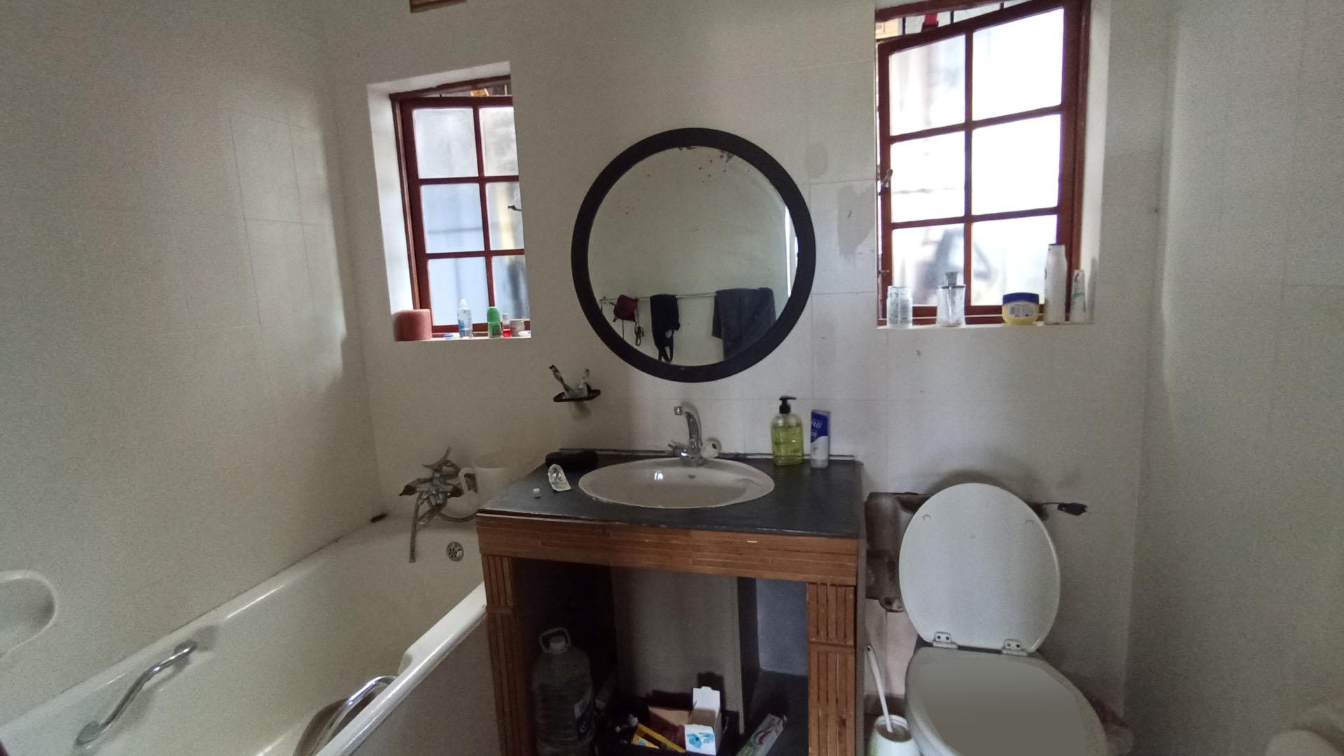 Main Bathroom - 8 square meters of property in Glen Hills