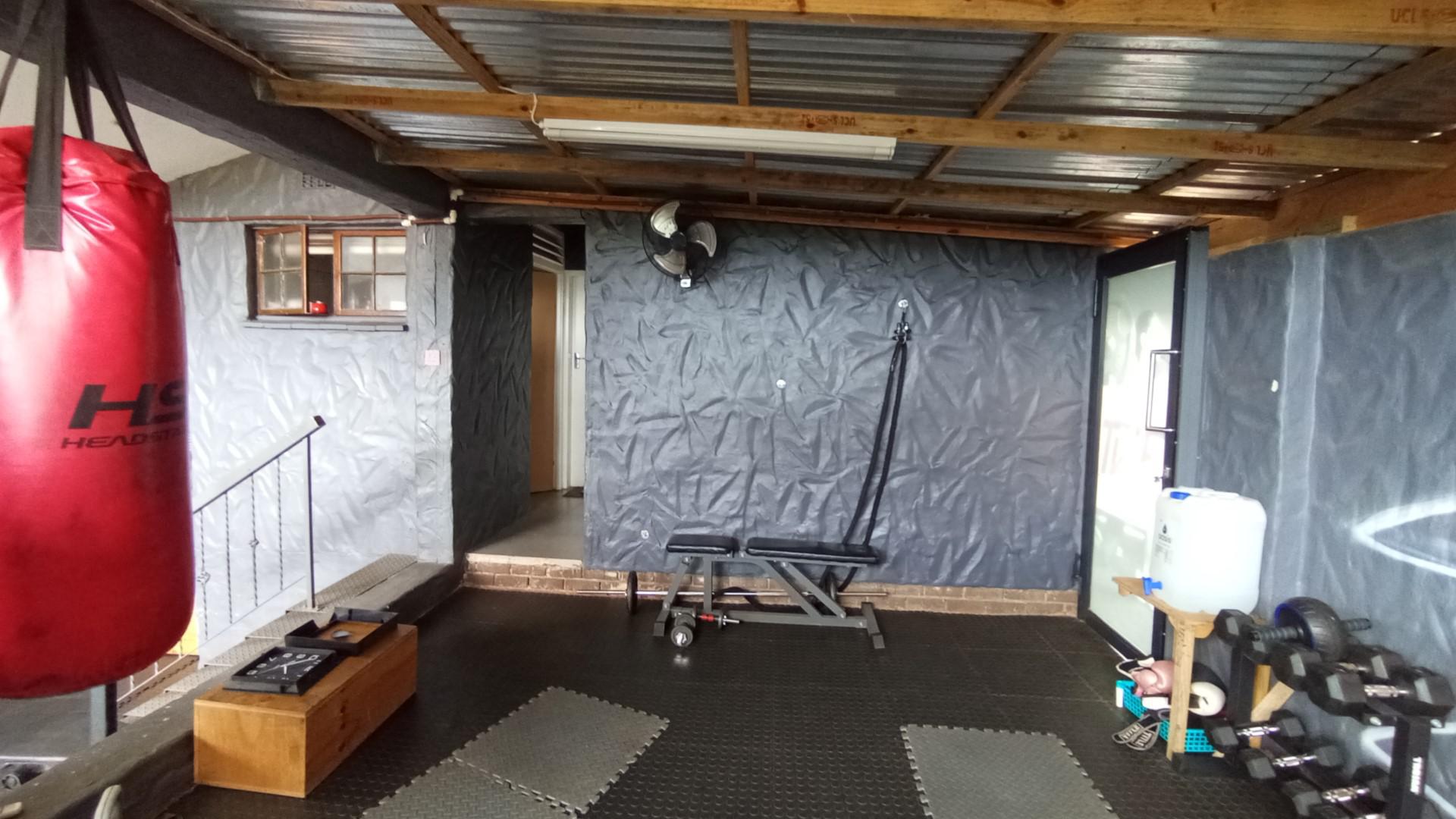 Entertainment - 56 square meters of property in Glen Hills