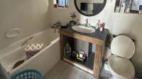 Bathroom 1 of property in Glen Hills (Stanger)