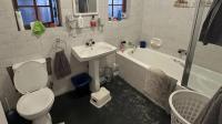 Bathroom 2 of property in Glen Hills (Stanger)