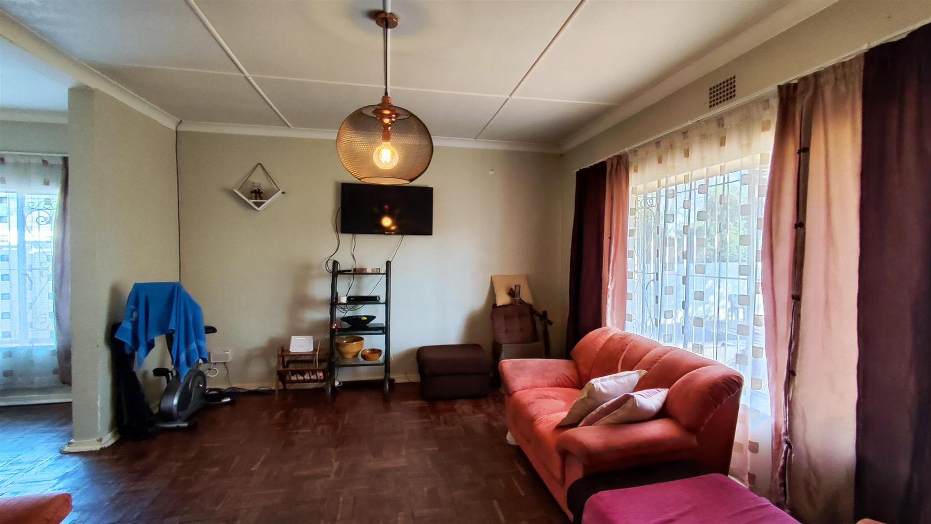 Lounges - 23 square meters of property in Selcourt