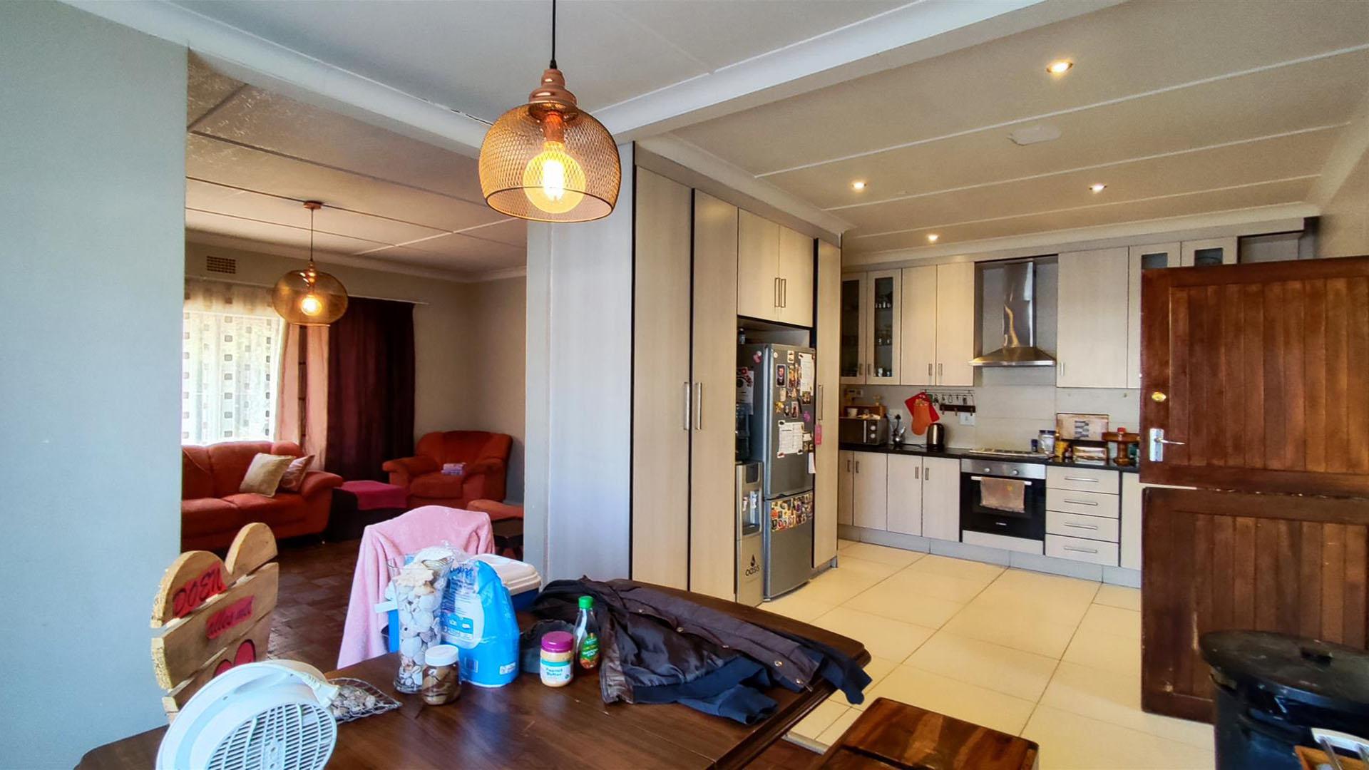 Dining Room - 11 square meters of property in Selcourt