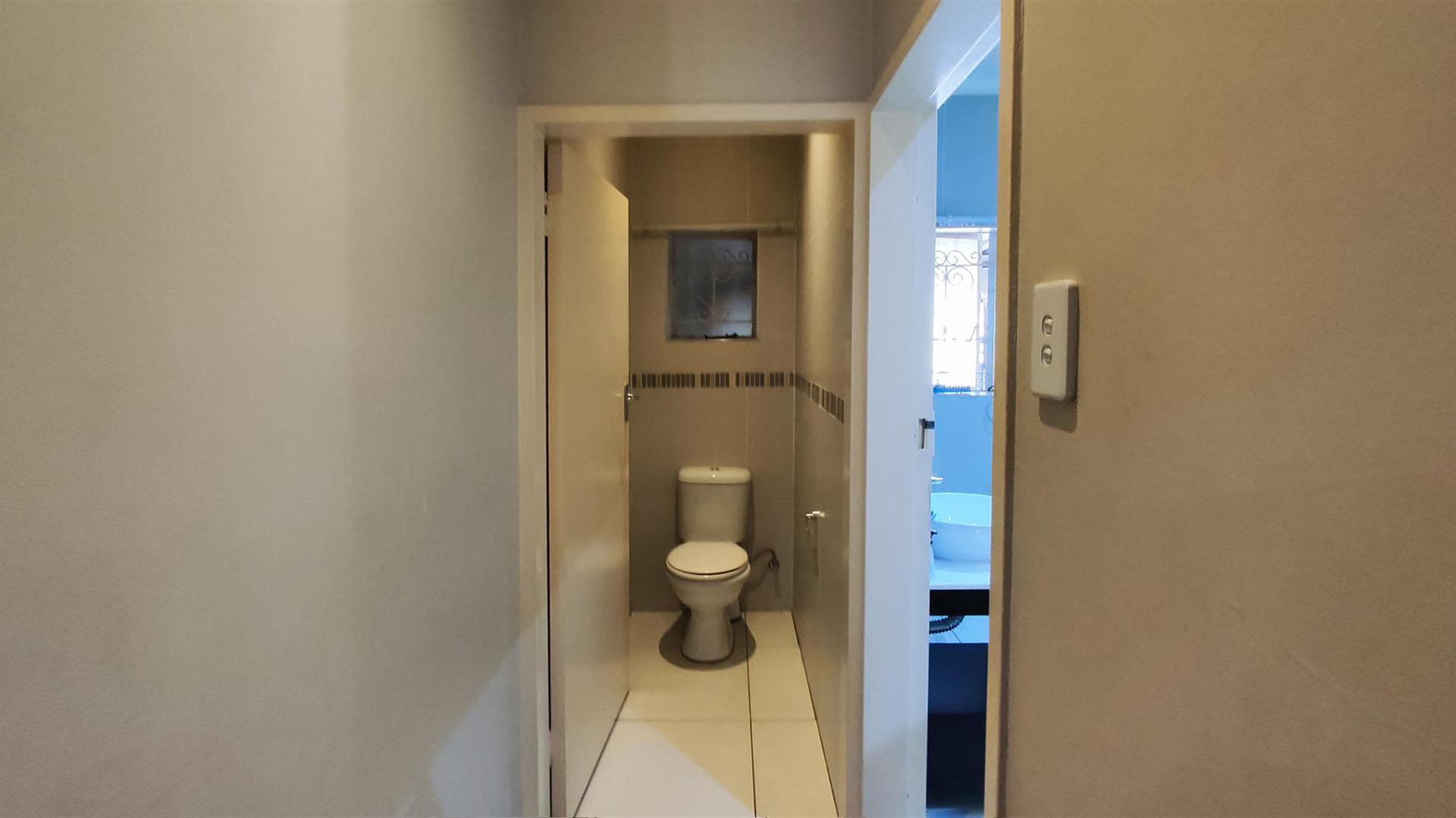 Spaces - 65 square meters of property in Selcourt