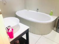 Bathroom 2 of property in Selcourt