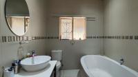 Bathroom 1 - 8 square meters of property in Selcourt