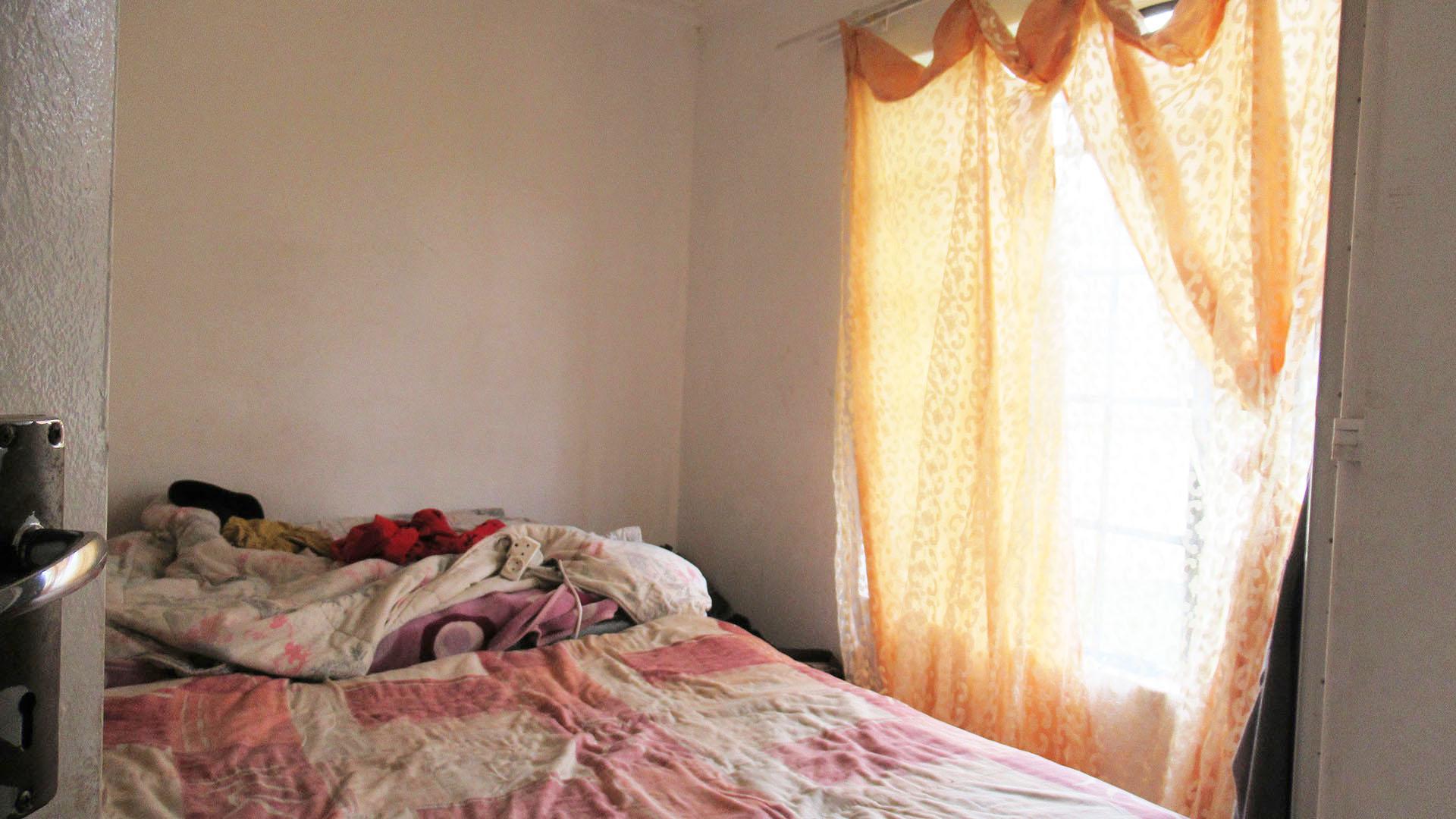 Bed Room 2 - 11 square meters of property in Roodepoort