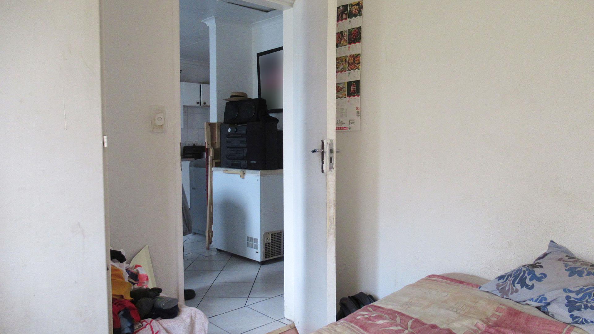 Bed Room 2 - 11 square meters of property in Roodepoort