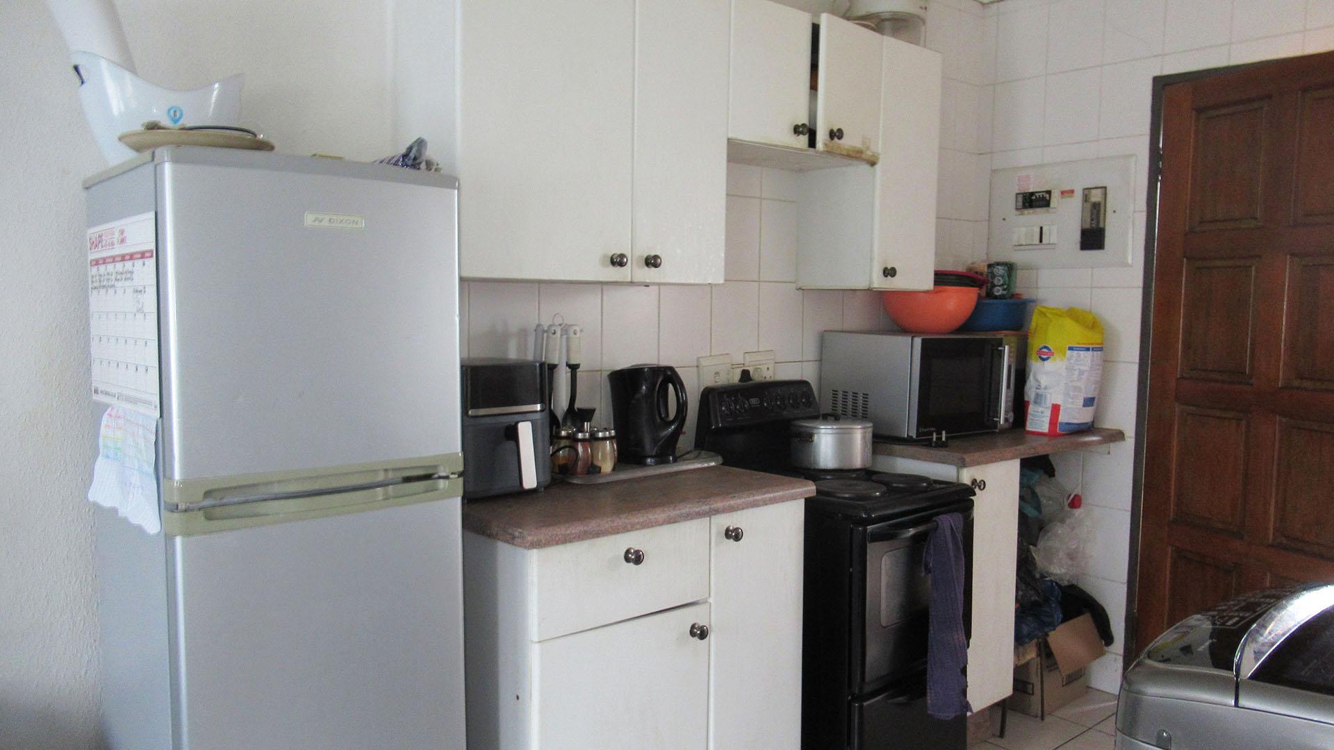 Kitchen - 6 square meters of property in Roodepoort