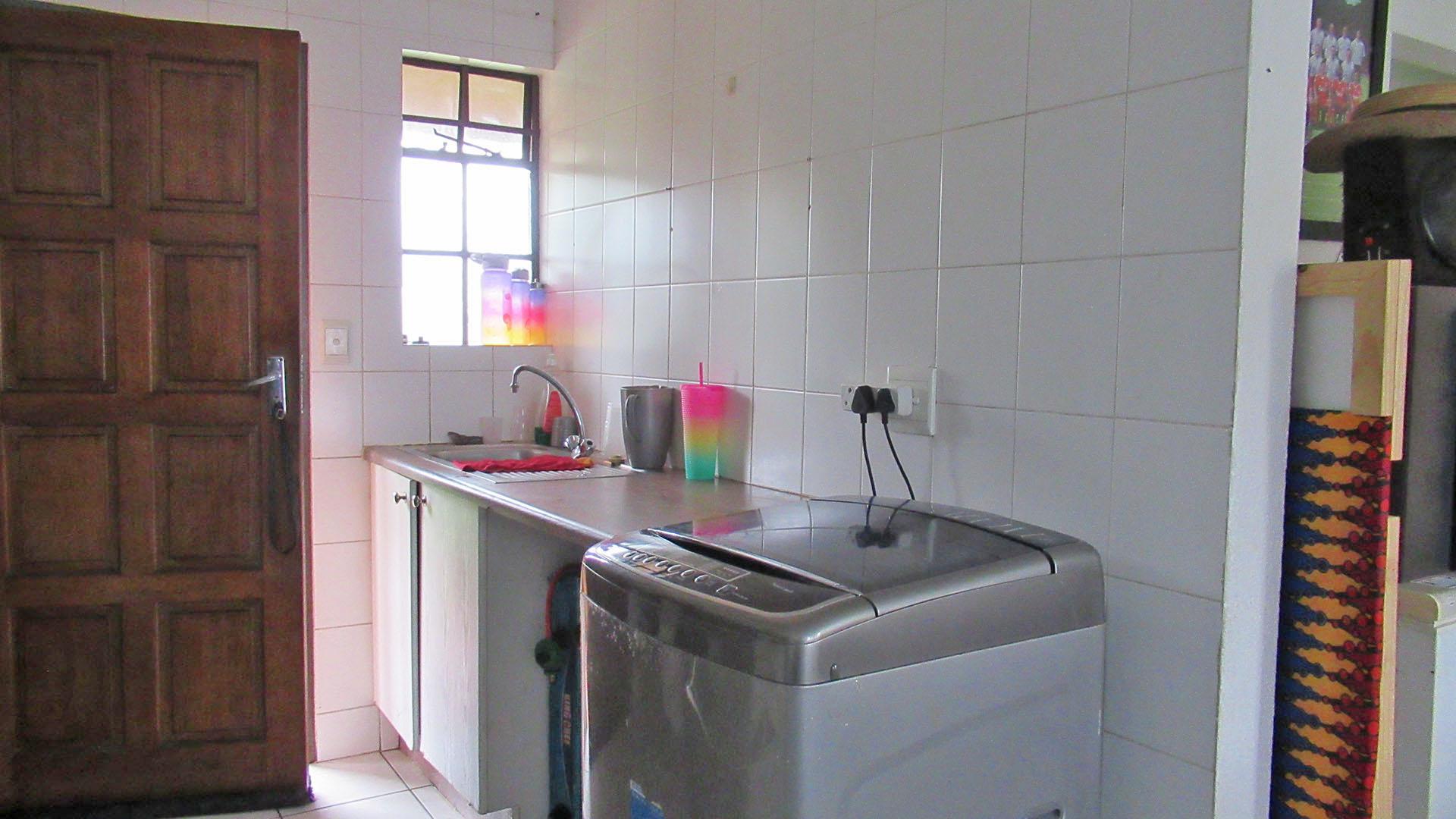 Kitchen - 6 square meters of property in Roodepoort