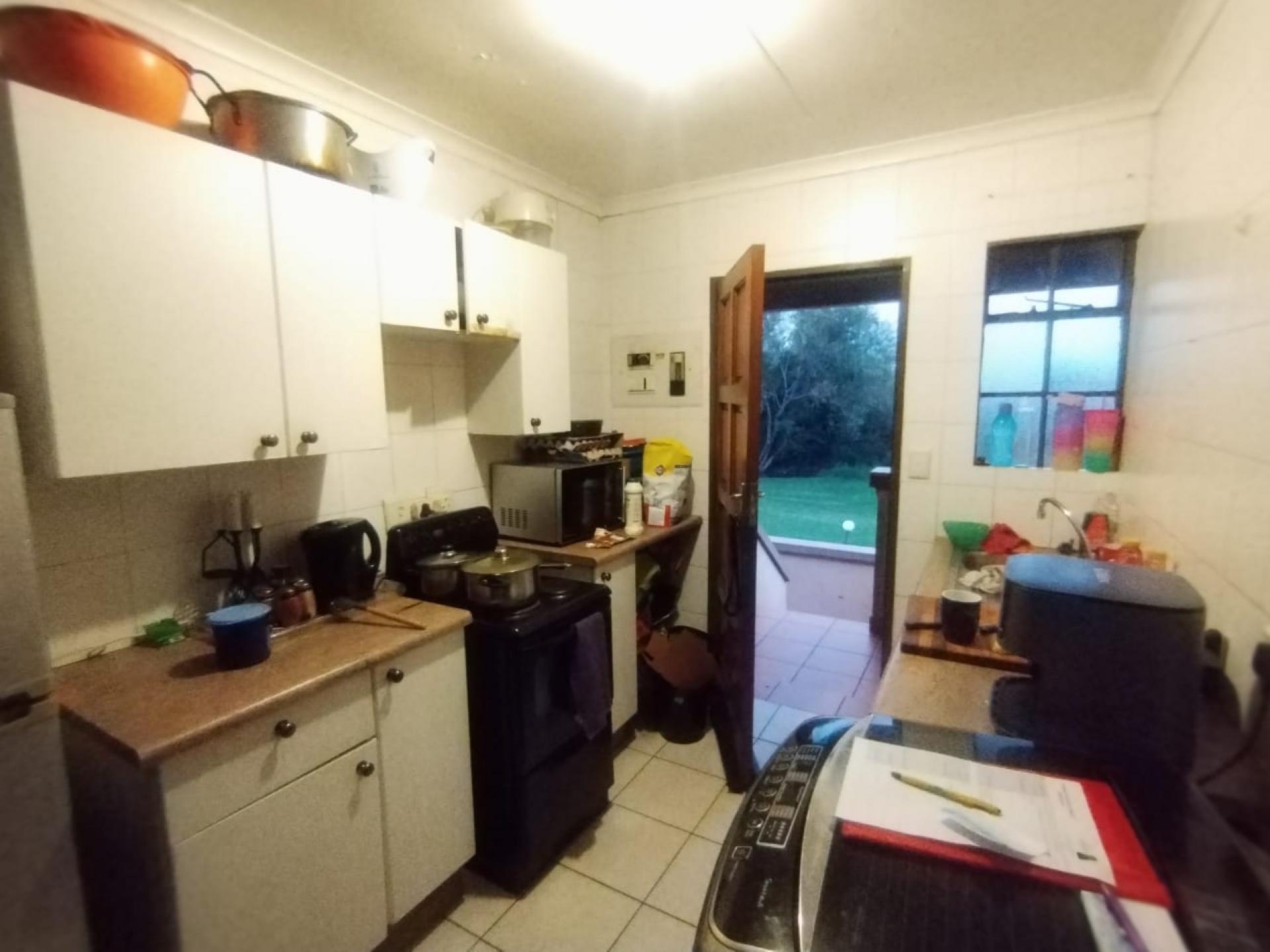 Kitchen - 6 square meters of property in Roodepoort