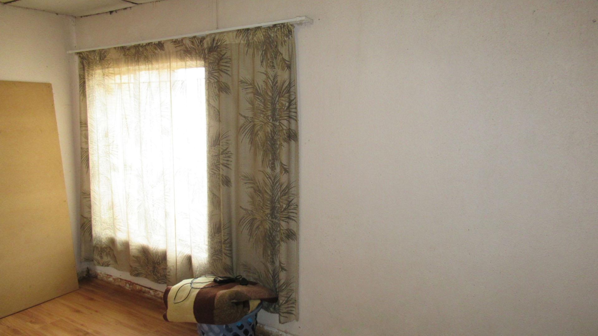 Bed Room 2 - 14 square meters of property in Vosloorus