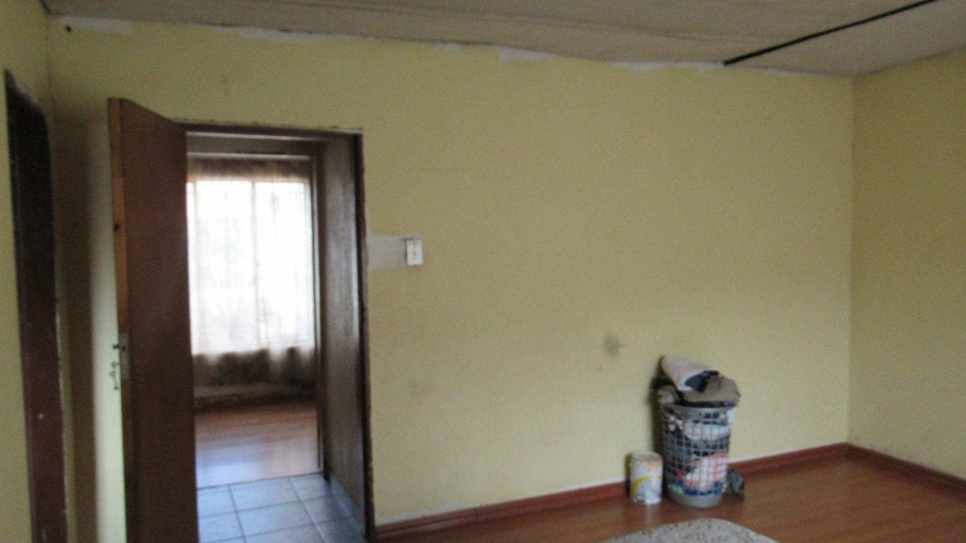 Main Bedroom - 22 square meters of property in Vosloorus