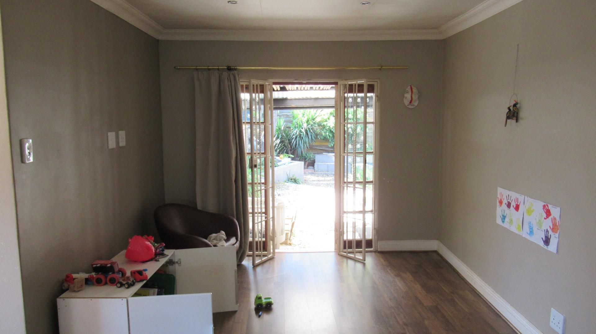 Dining Room - 17 square meters of property in Melville