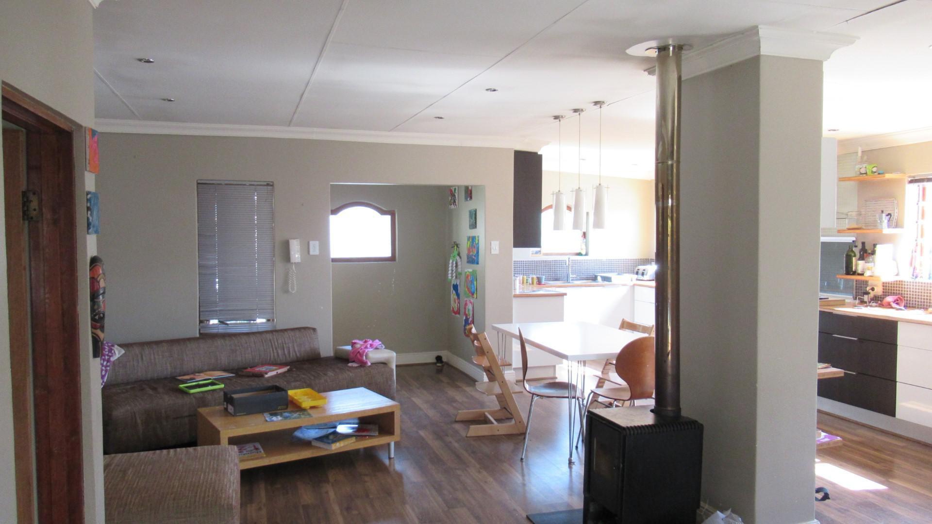 Lounges - 13 square meters of property in Melville
