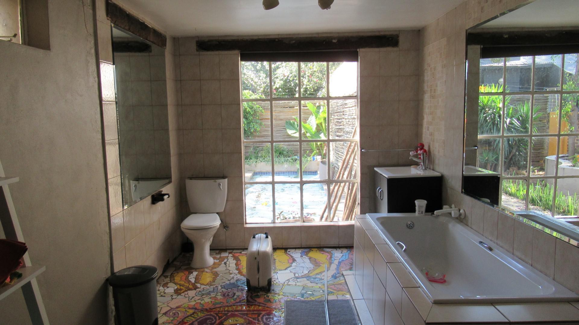 Bathroom 2 - 4 square meters of property in Melville