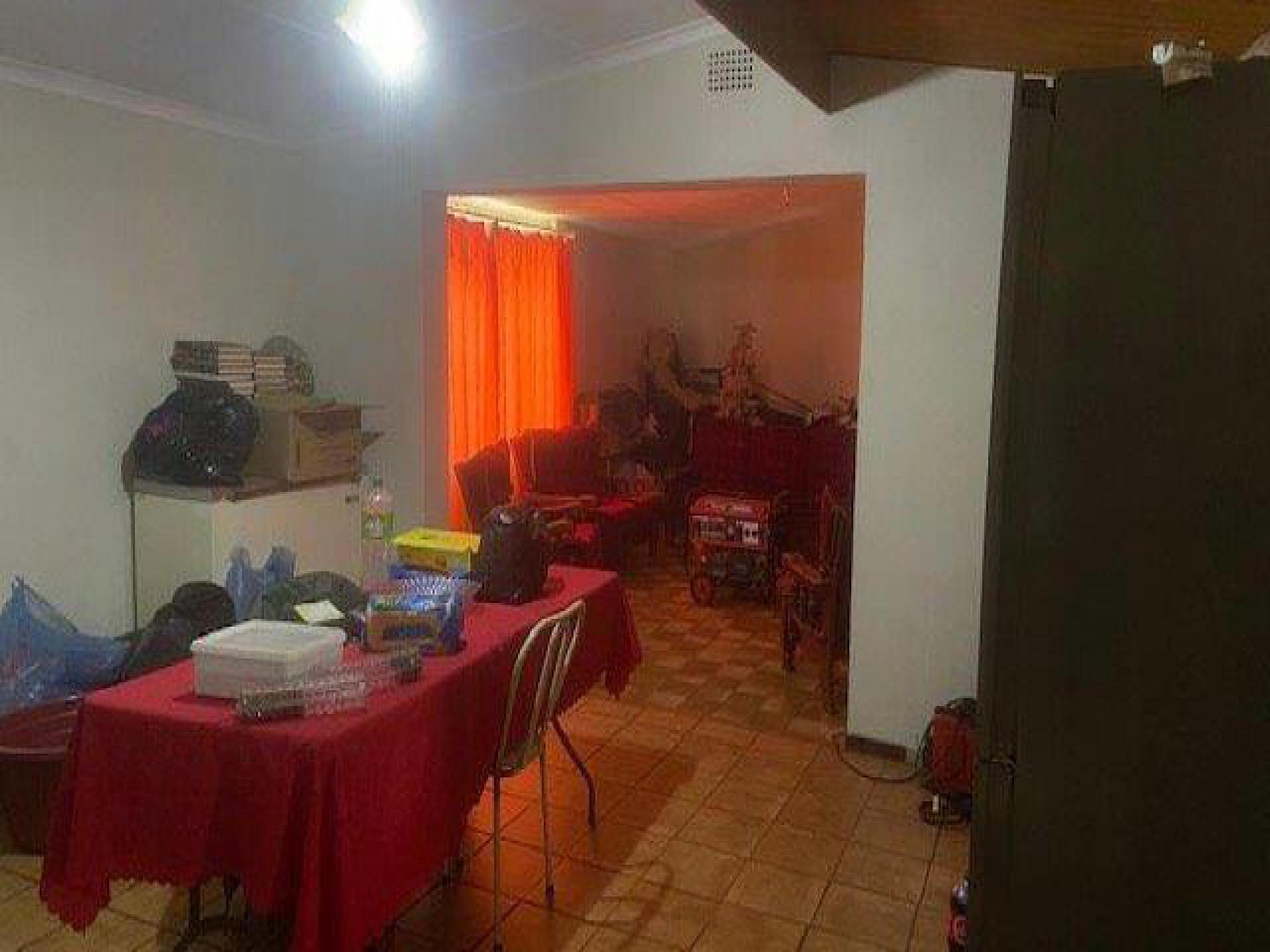 Dining Room - 27 square meters of property in Waters Edge AH