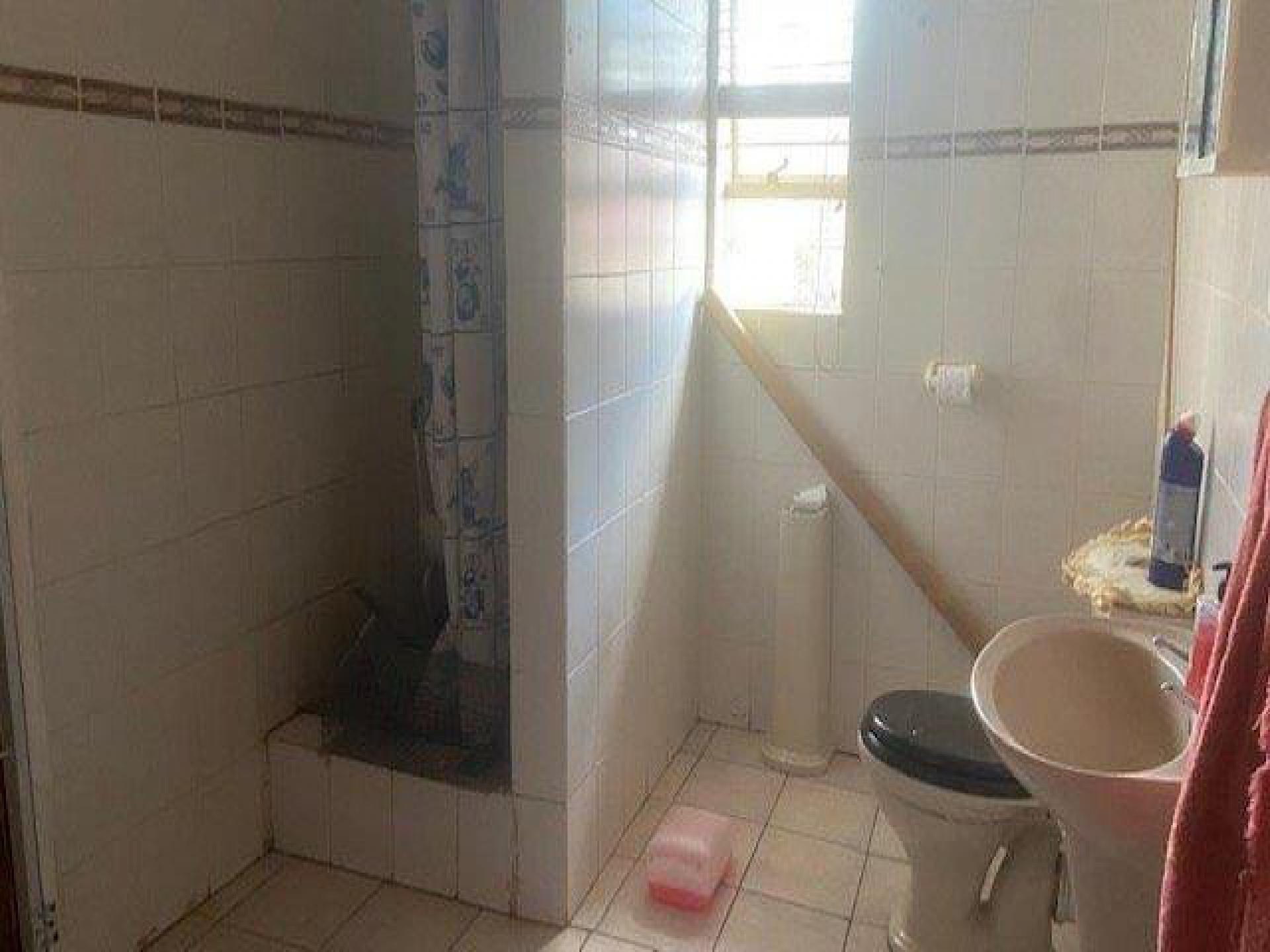 Bathroom 1 - 11 square meters of property in Waters Edge AH