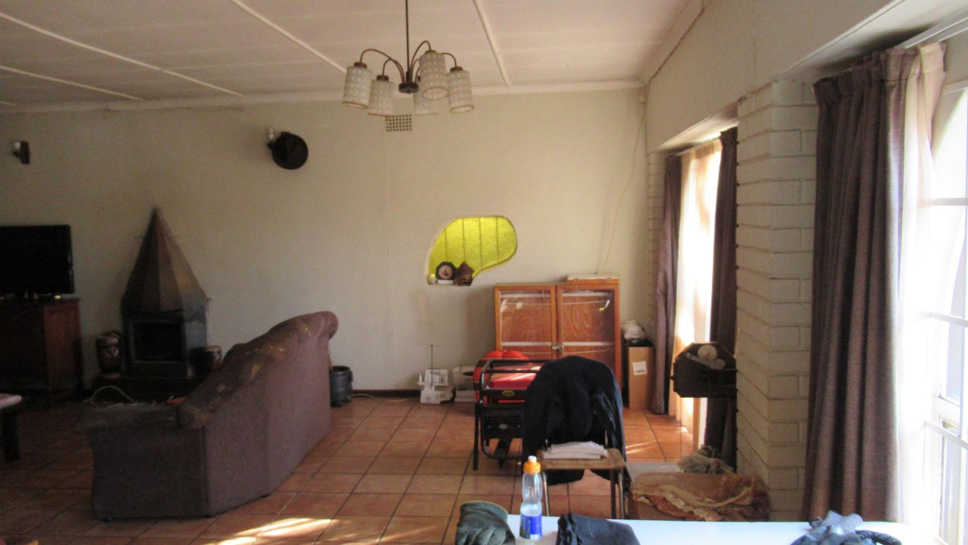 Lounges - 55 square meters of property in Waters Edge AH