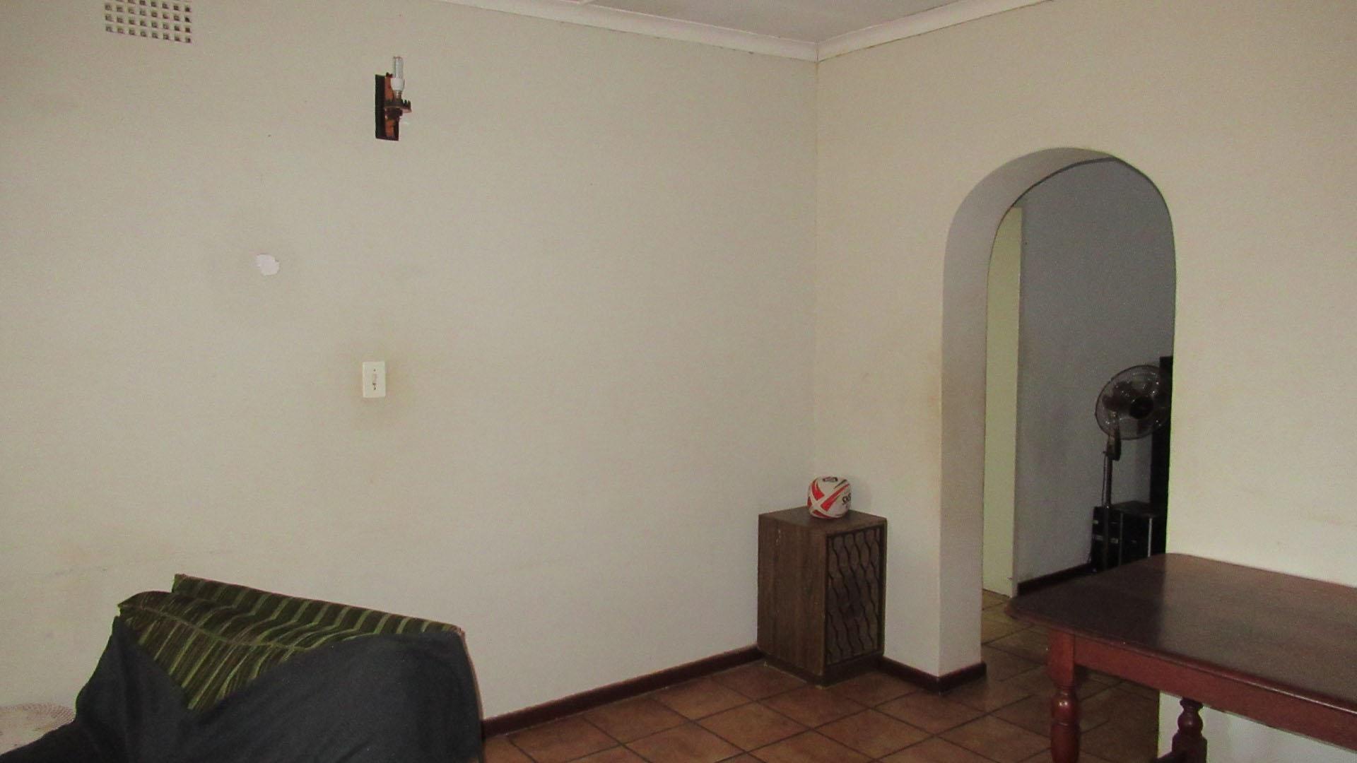 Lounges - 55 square meters of property in Waters Edge AH