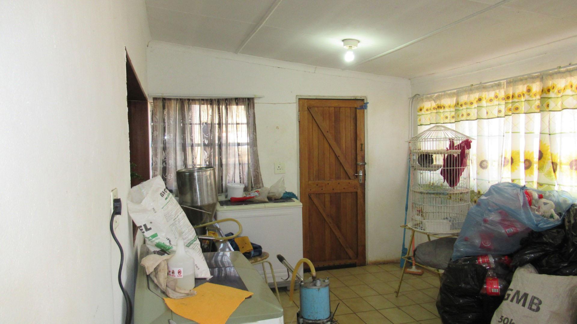 Rooms - 30 square meters of property in Waters Edge AH