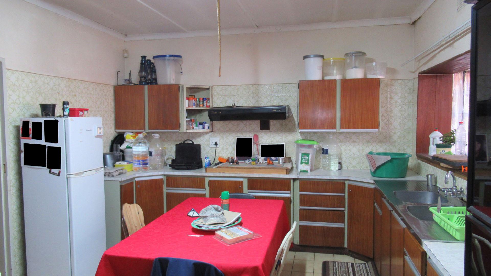 Kitchen - 26 square meters of property in Waters Edge AH