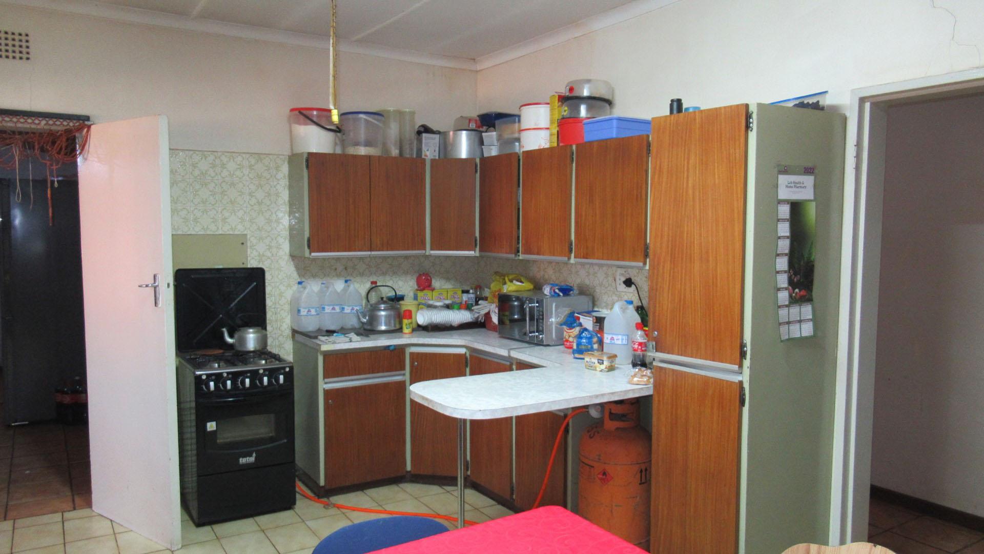 Kitchen - 26 square meters of property in Waters Edge AH