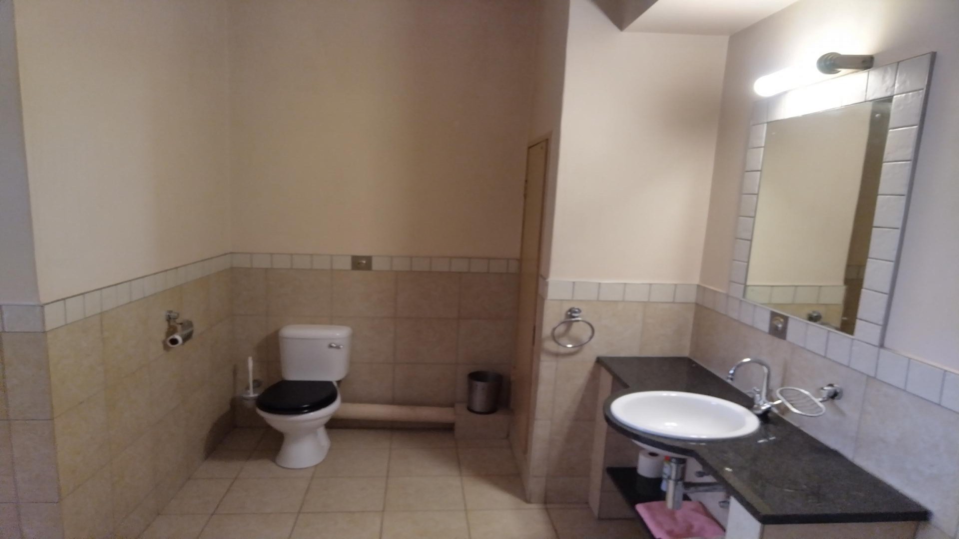Bathroom 2 of property in Marshallstown
