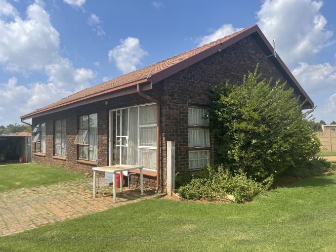 3 Bedroom House for Sale For Sale in Eloff - MR504350
