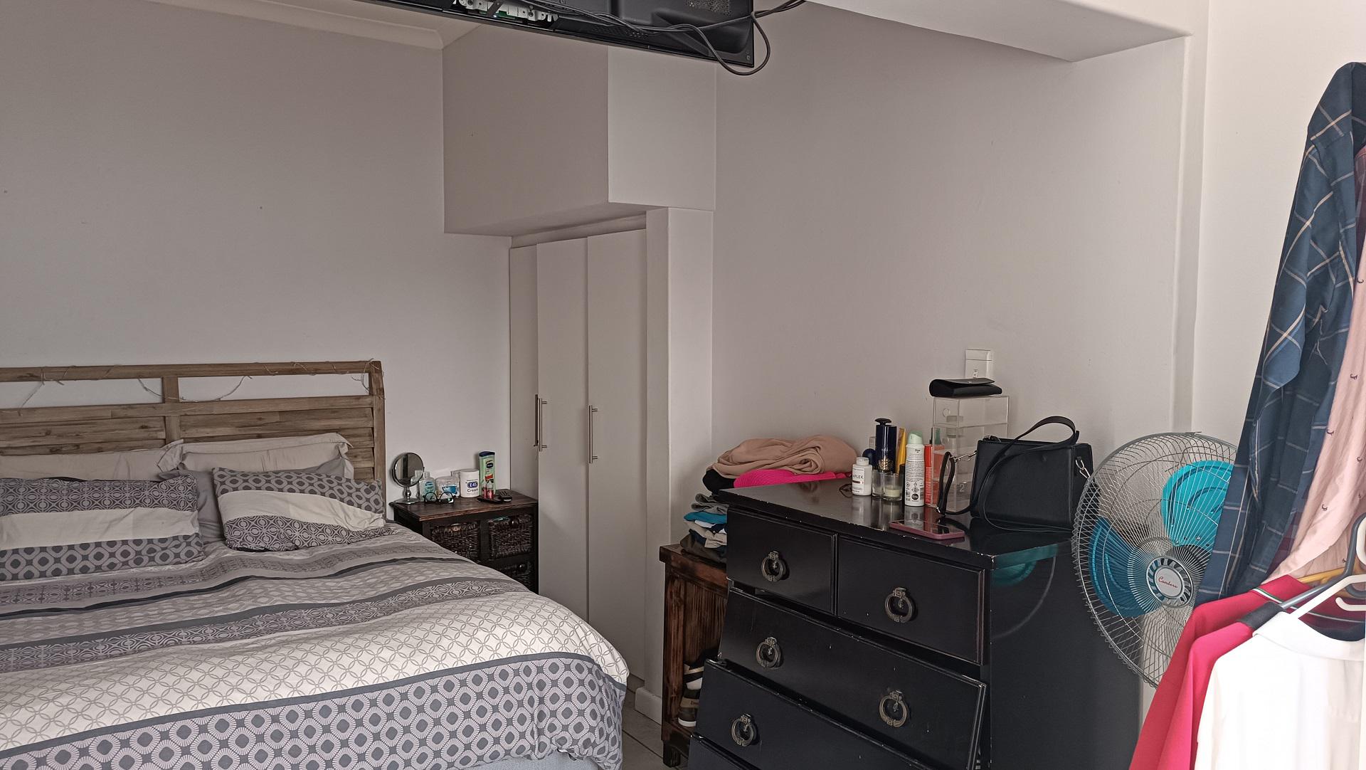 Bed Room 2 - 17 square meters of property in Zonnebloem