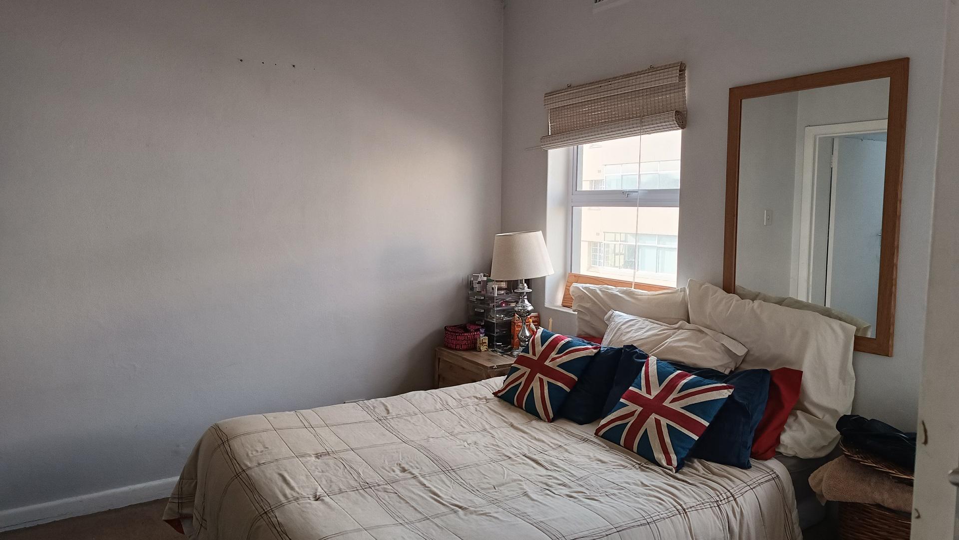 Bed Room 1 - 17 square meters of property in Zonnebloem